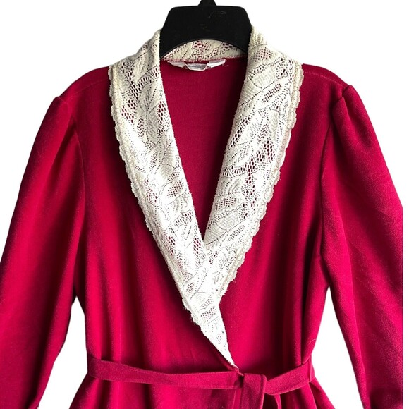 Vintage Vanity Fair Robe S Crochet Waist Tie Red Velour Pockets Collared Cream - Picture 2 of 12